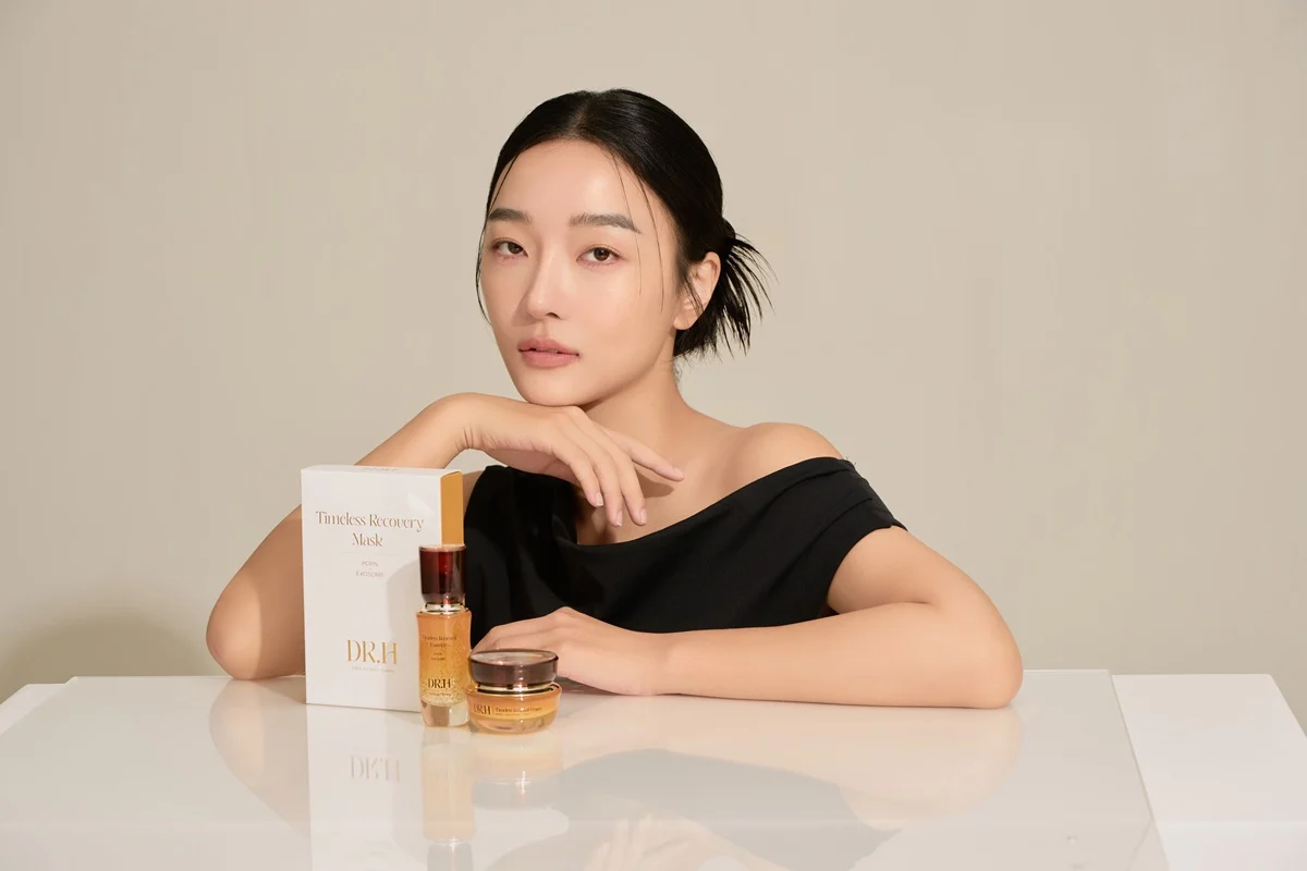 DR.H 的品牌核心在於 「Heal Within, Shine Beyond(內在修復,外在發光)」。強調「修復受損、逆轉肌齡」的實質效果。